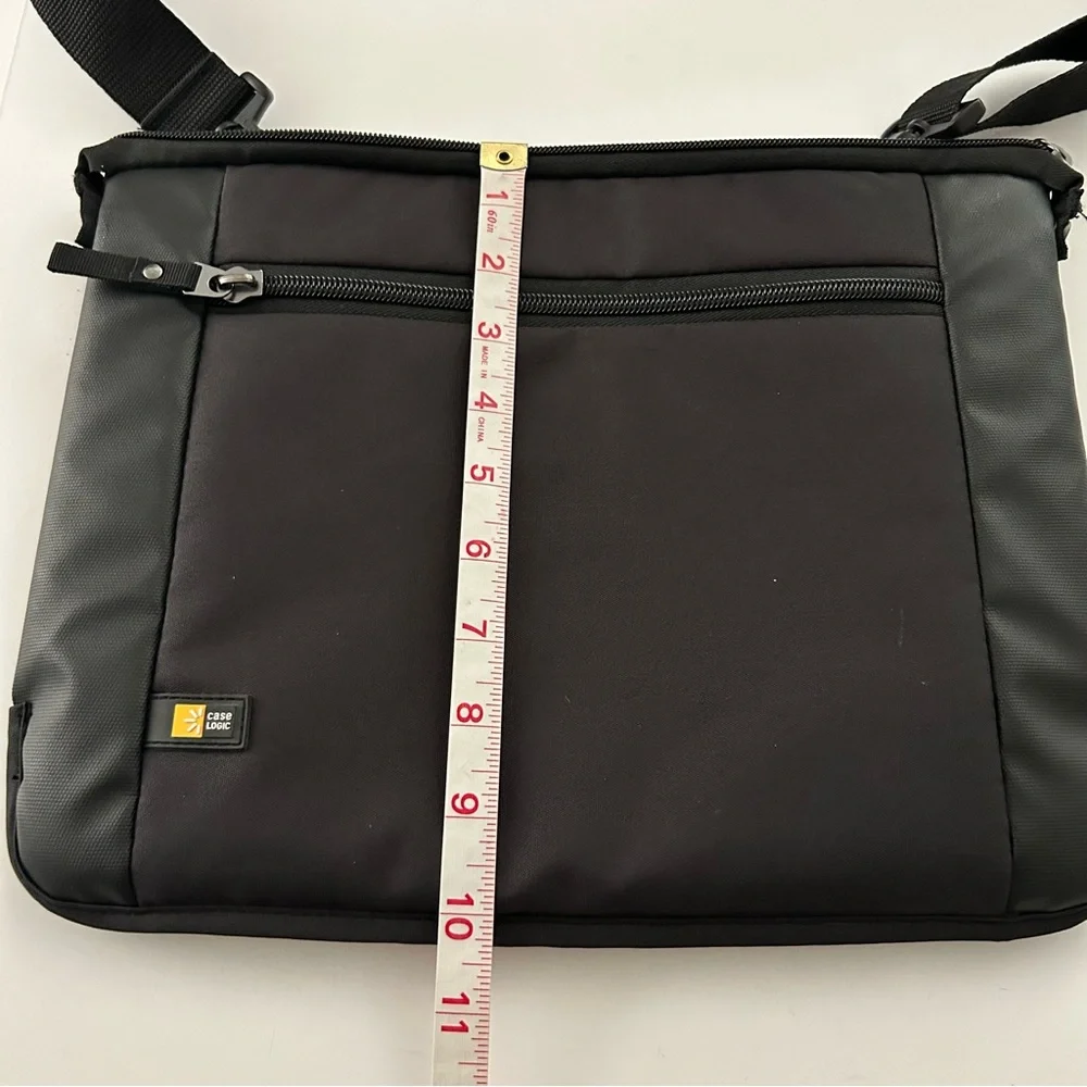 ⭐ Case Logic Intrata Black small Laptop iPad tablet shoulder bag travel case